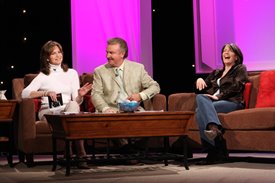 Kathy Mattea shares a laugh with Lorianne and Charlie on the Crook and Chase show.
Copyright Jim Owens Entertainment 2008. Photo by Karen Will Rogers.