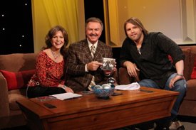 James Otto with Lorianne and Charlie on the Crook and Chase show on RFD-TV.
Copyright Jim Owens Entertainment.
Photo by Karen Will Rogers.