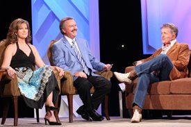 Lorianne and Charlie catch up with Bill Anderson on the Crook and Chase show on RFD-TV. 
Copyright Jim Owens Entertainment.
Photo by Karen Will Rogers.