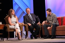 Josh Turner with Lorianne and Charlie on the Crook and Chase show on RFD-TV.
Copyright Jim Owens Entertainment.
Photo by Karen Will Rogers.
