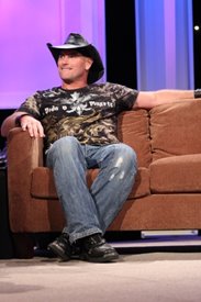 Keith Anderson on the Crook and Chase show on RFD-TV.
Copyright Jim Owens Entertainment.
Photo by Karen Will Rogers.