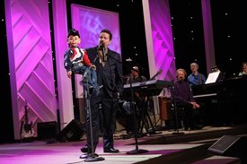 Terry Fator and Walter Airedale perform on the Crook and Chase show on RFD-TV.
Copyright Jim Owens Entertainment.
Photo by Karen Will Rogers.
