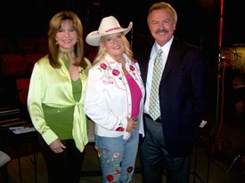 Lynn Anderson visits with Crook & Chase