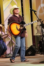 Mark Chesnutt performs on the Crook and Chase show on RFD-TV. 
Copyright Jim Owens Entertainment.
Photo by Karen Will Rogers. 