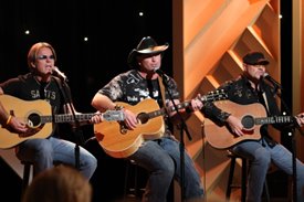 Keith Anderson performs on the Crook and Chase show on RFD-TV.
Copyright Jim Owens Entertainment.
Photo by Karen Will Rogers.