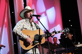 Tracy Lawrence performs on the Crook and Chase show on RFD-TV.
Copyright Jim Owens Entertainment.
Photo by Karen Will Rogers.