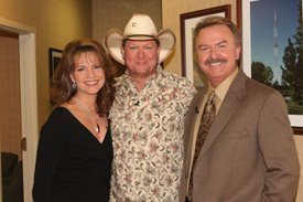 Tracy Lawrence with Lorianne and Charlie backstage of the Crook and Chase show on RFD-TV.
Copyright Jim Owens Entertainment.
Photo by Karen Will Rogers.