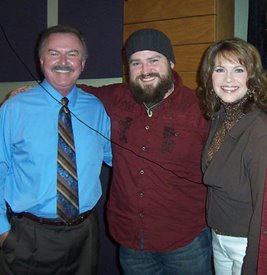 Lorianne and Charlie love Zac Brown. Did you know the guy not only sings about "Chicken Fried", he can cook it up too! 
