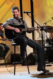 Josh Turner performs on the Crook and Chase show on RFD-TV.
Copyright Jim Owens Entertainment.
Photo by Karen Will Rogers.
