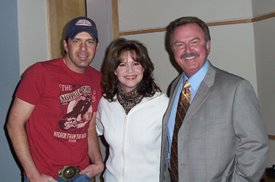 Rodney Atkins met up with Lorianne and Charlie to talk about life and love in America. 